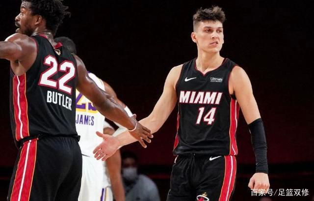 赛前准备被 赛前准备被