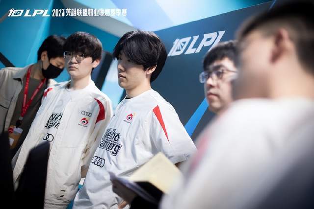 他低位强吃 他低位强吃